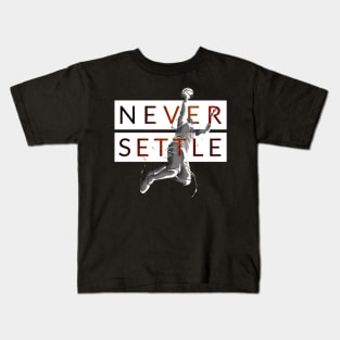 Never settle Kids T-Shirt